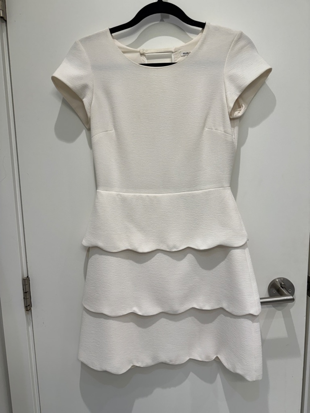 Club Monaco Cream Scallop Tiered Short Sleeve Dress
